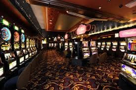 idcash88 chat mobile app interface showing live blackjack dealer and sportsbook odds